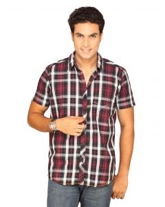 Highlander Men Solid Poplin Red Shirts